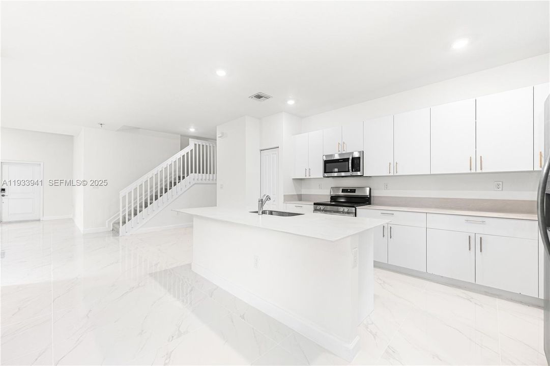 For Rent: $3,300 (3 beds, 2 baths, 0 Square Feet)