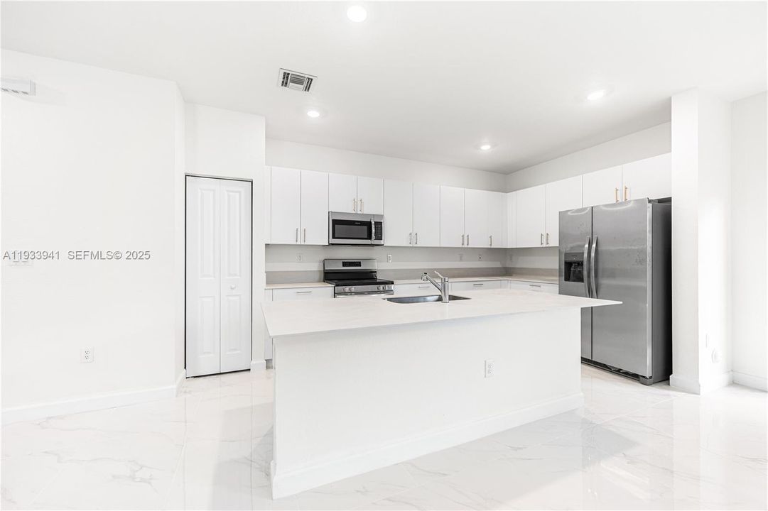 For Rent: $3,300 (3 beds, 2 baths, 0 Square Feet)