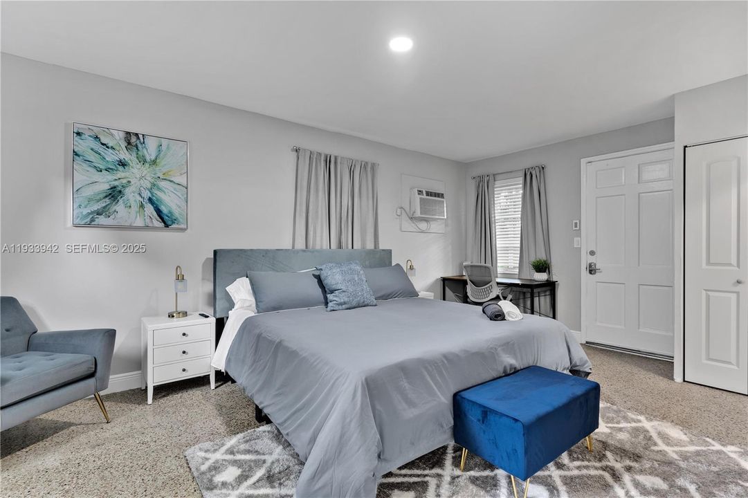 For Rent: $1,300 (0 beds, 1 baths, 2831 Square Feet)