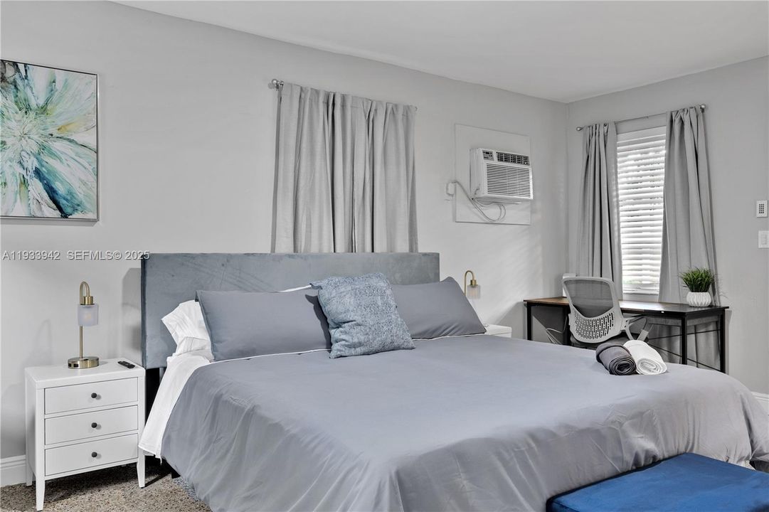 For Rent: $1,300 (0 beds, 1 baths, 2831 Square Feet)