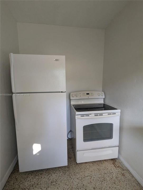 В аренду: $1,300 (0 спален, 1 ванн, 2360 Квадратных фут)