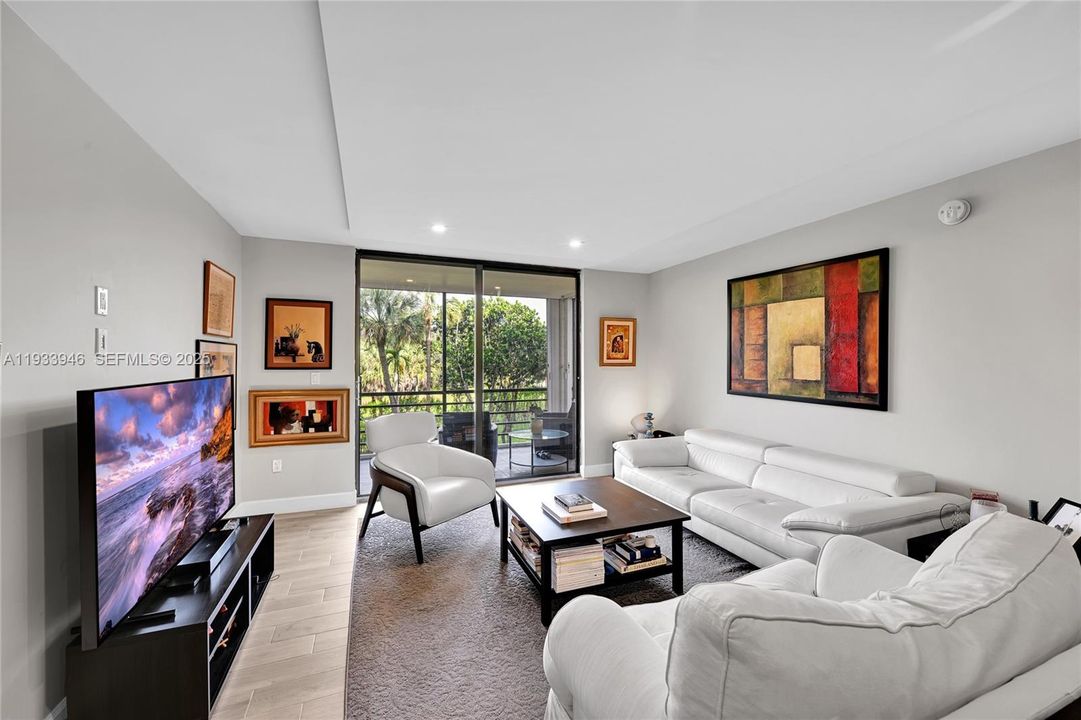 Smooth ceilings and contemporary design