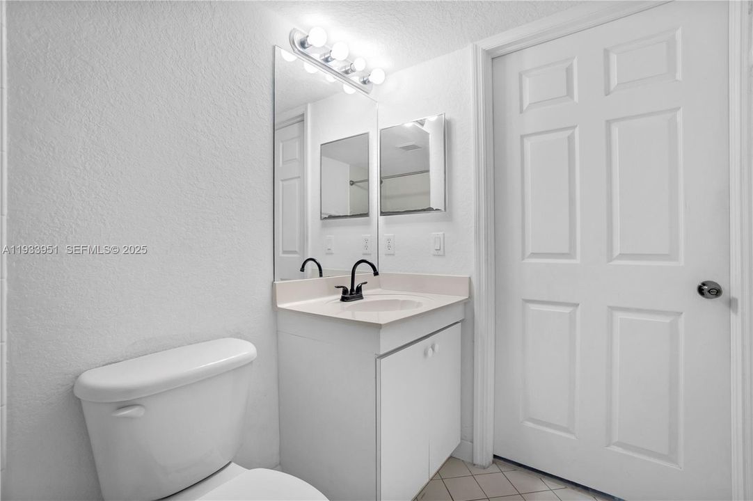 For Sale: $239,900 (2 beds, 2 baths, 822 Square Feet)
