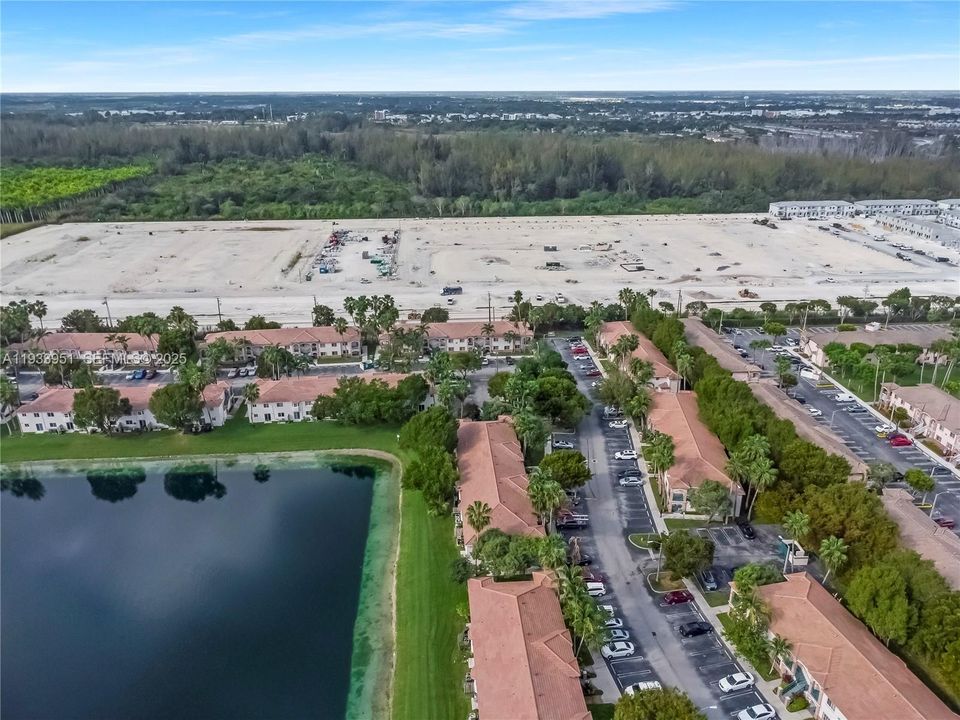 For Sale: $239,900 (2 beds, 2 baths, 822 Square Feet)