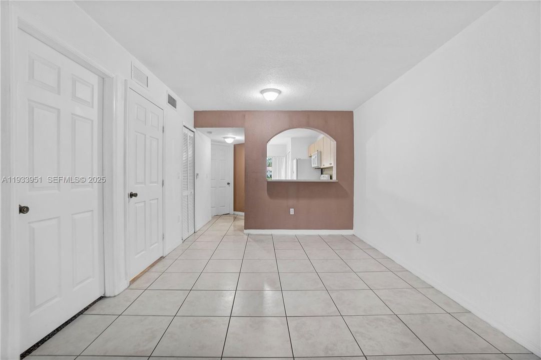 For Sale: $239,900 (2 beds, 2 baths, 822 Square Feet)