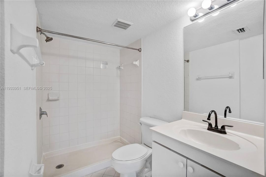 For Sale: $239,900 (2 beds, 2 baths, 822 Square Feet)