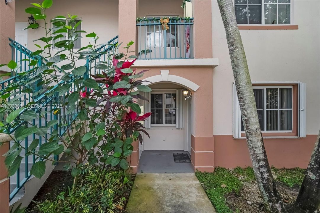 For Sale: $239,900 (2 beds, 2 baths, 822 Square Feet)