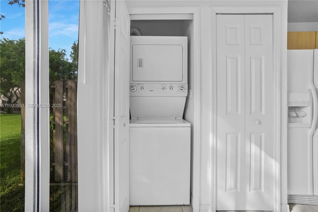 For Sale: $239,900 (2 beds, 2 baths, 822 Square Feet)