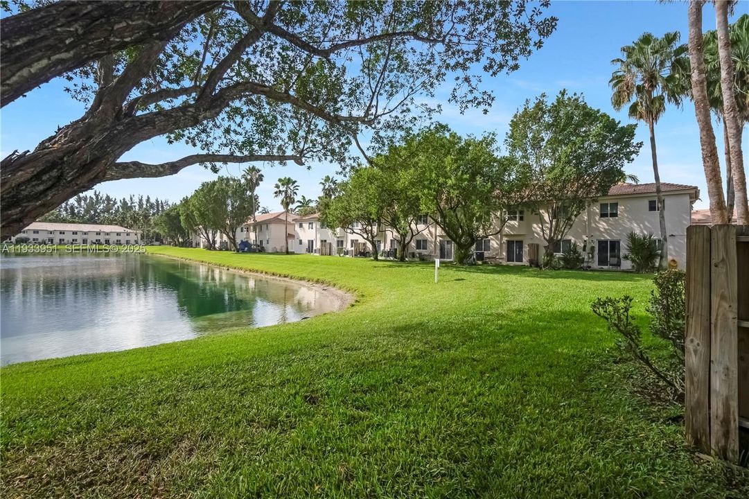 For Sale: $239,900 (2 beds, 2 baths, 822 Square Feet)