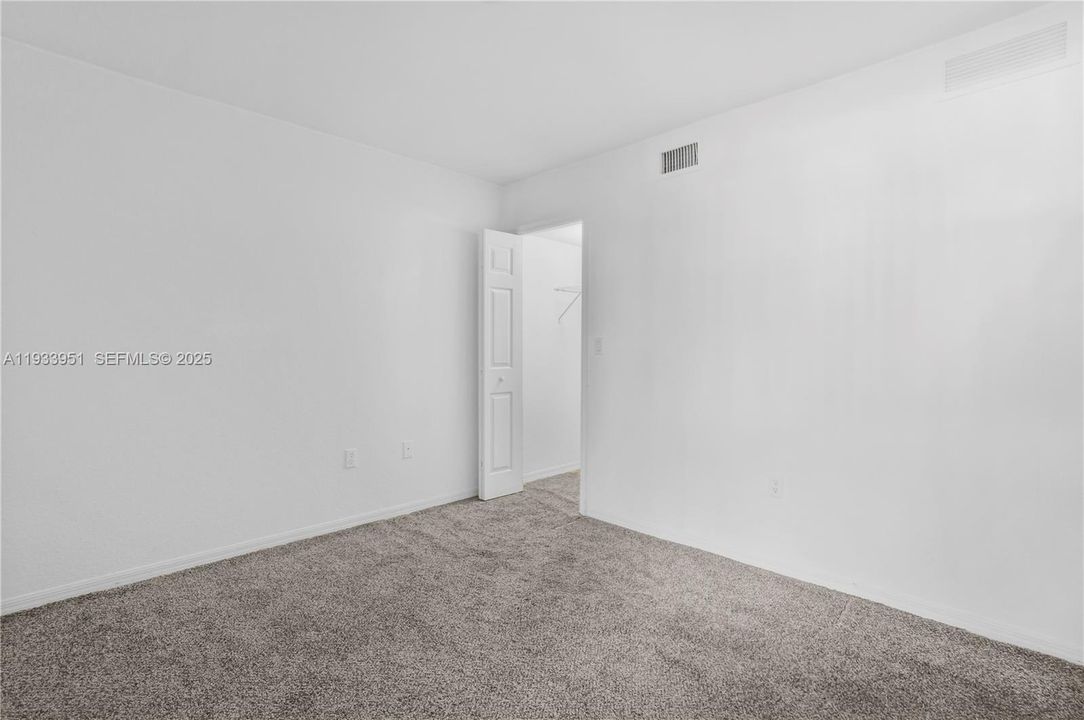 For Sale: $239,900 (2 beds, 2 baths, 822 Square Feet)