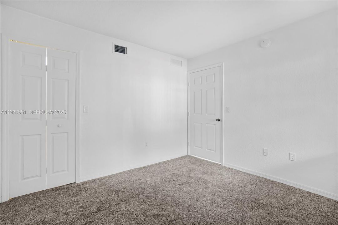 For Sale: $239,900 (2 beds, 2 baths, 822 Square Feet)