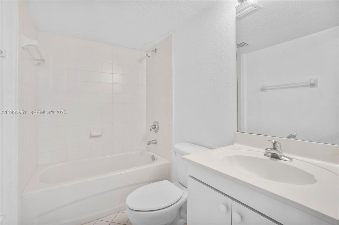 For Sale: $239,900 (2 beds, 2 baths, 822 Square Feet)