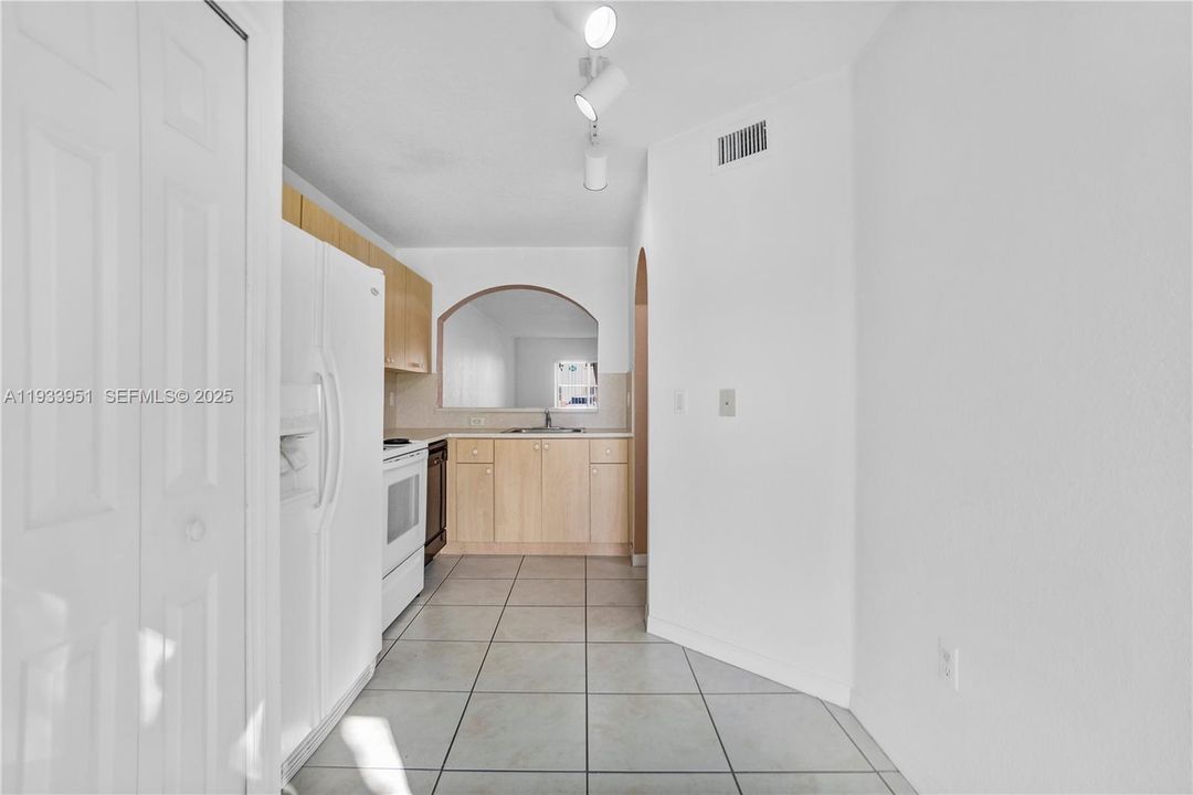 For Sale: $239,900 (2 beds, 2 baths, 822 Square Feet)