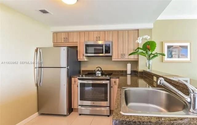 En Venta: $688,700 (1 camas, 2 baños, 756 Pies cuadrados)