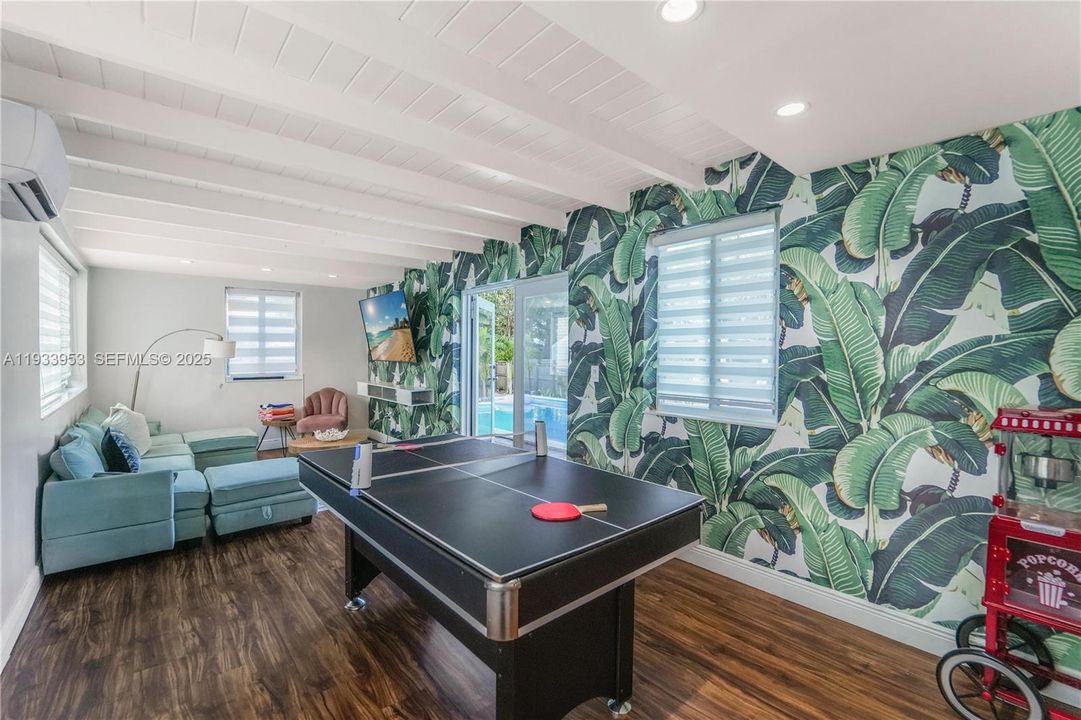 На продажу: $995,000 (3 спален, 2 ванн, 1320 Квадратных фут)