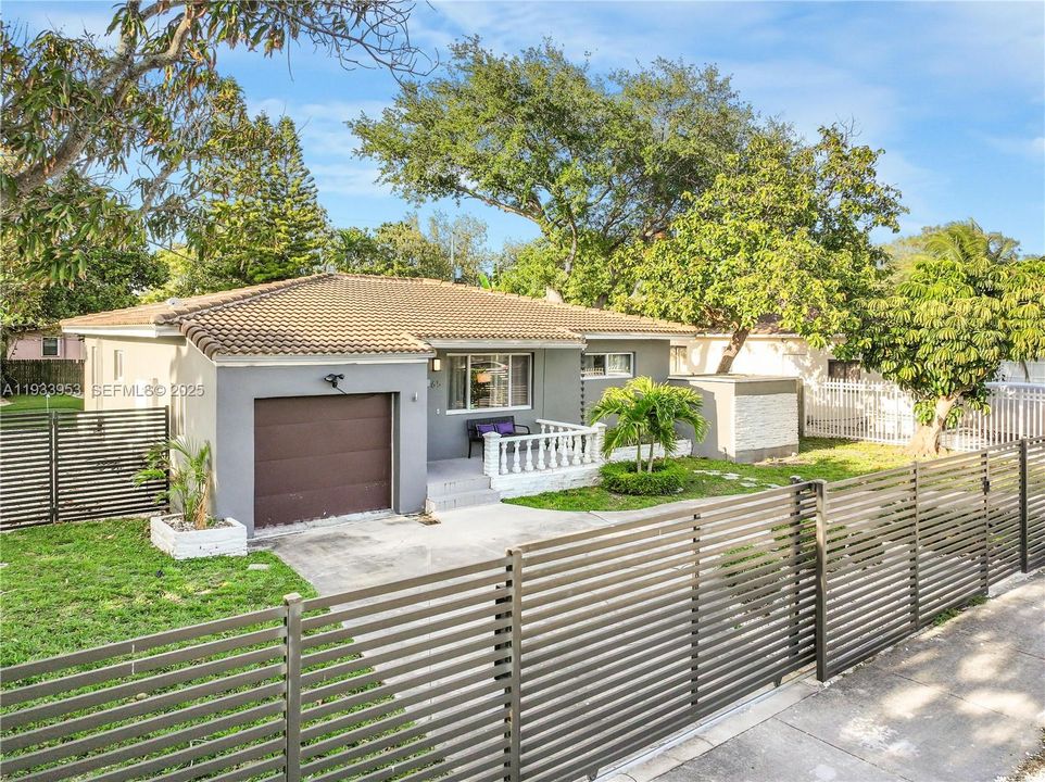 На продажу: $995,000 (3 спален, 2 ванн, 1320 Квадратных фут)