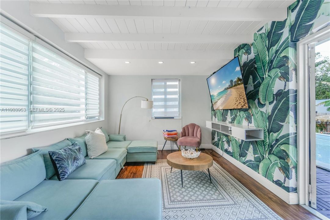 На продажу: $995,000 (3 спален, 2 ванн, 1320 Квадратных фут)