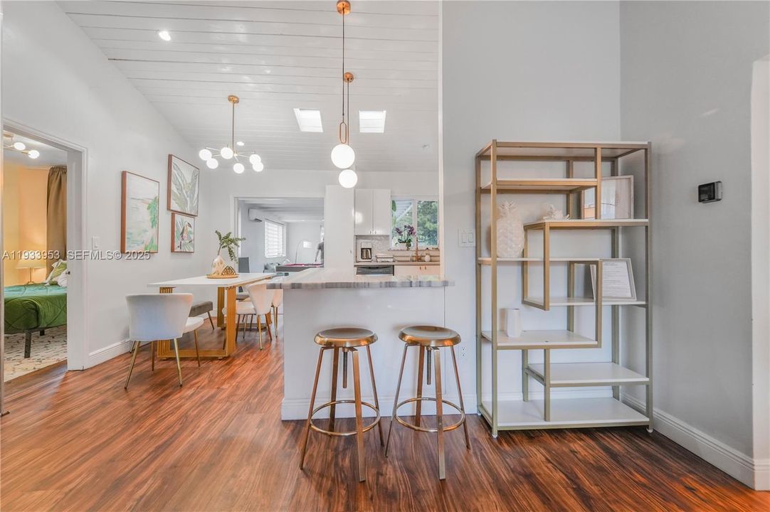 На продажу: $995,000 (3 спален, 2 ванн, 1320 Квадратных фут)