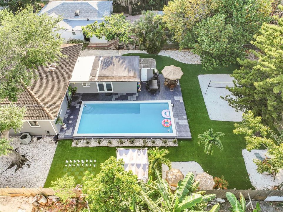 На продажу: $995,000 (3 спален, 2 ванн, 1320 Квадратных фут)