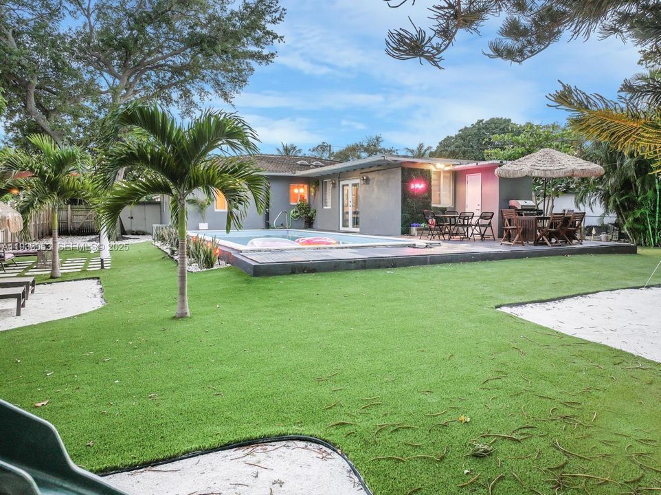 На продажу: $995,000 (3 спален, 2 ванн, 1320 Квадратных фут)