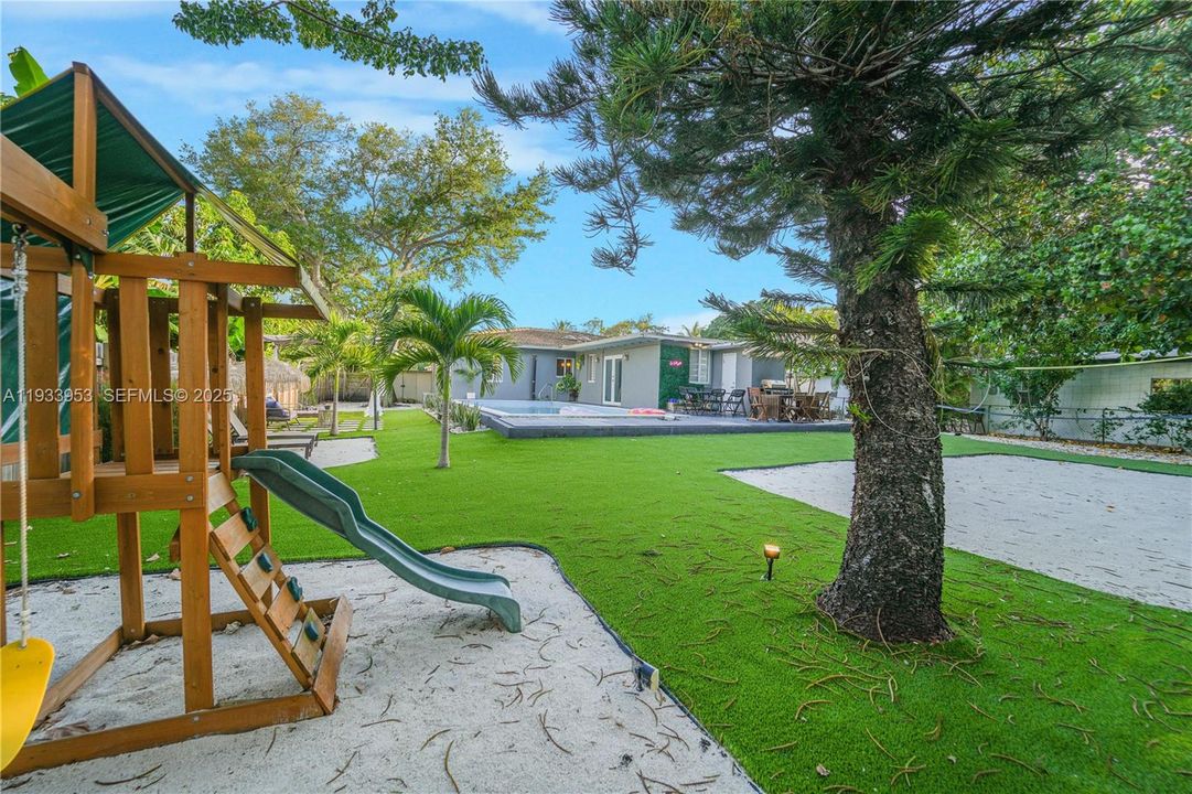 На продажу: $995,000 (3 спален, 2 ванн, 1320 Квадратных фут)