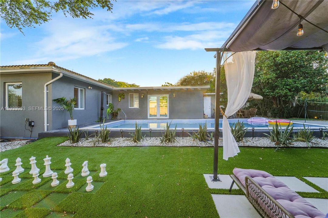 На продажу: $995,000 (3 спален, 2 ванн, 1320 Квадратных фут)