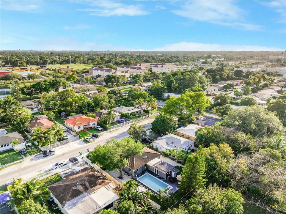 На продажу: $995,000 (3 спален, 2 ванн, 1320 Квадратных фут)