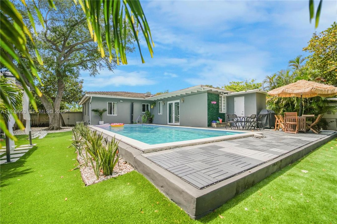 На продажу: $995,000 (3 спален, 2 ванн, 1320 Квадратных фут)