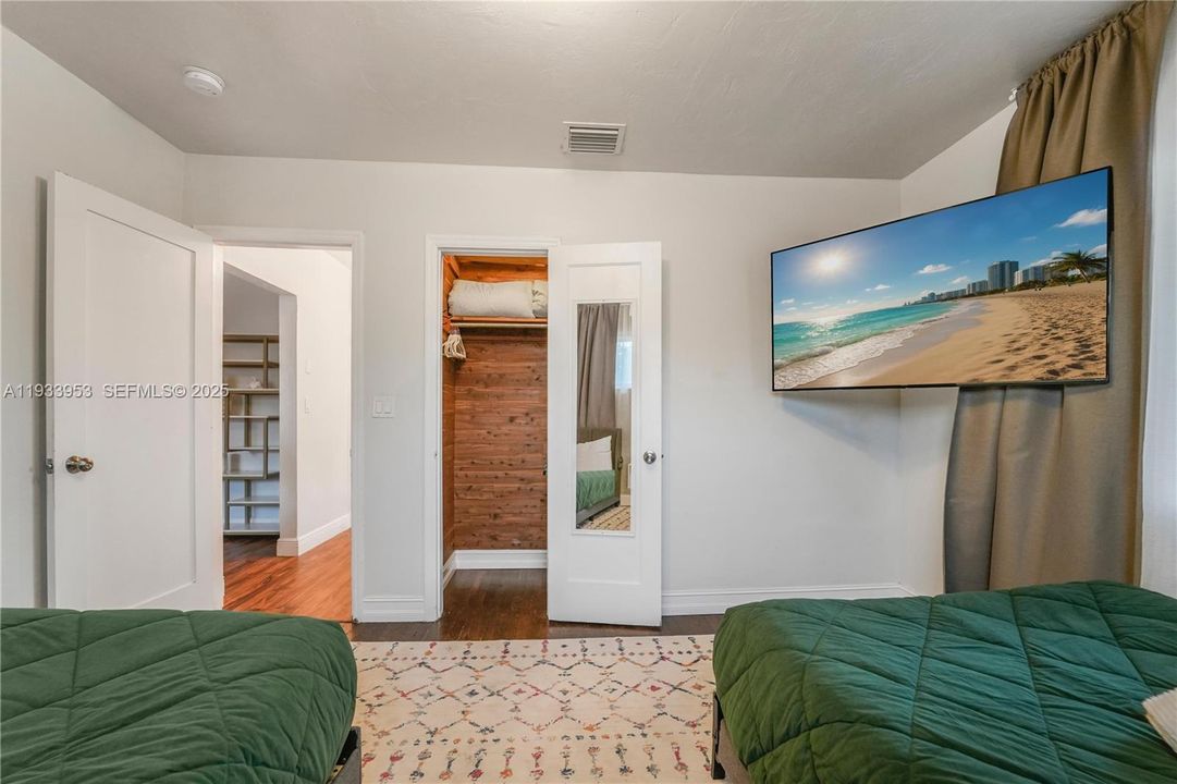 На продажу: $995,000 (3 спален, 2 ванн, 1320 Квадратных фут)