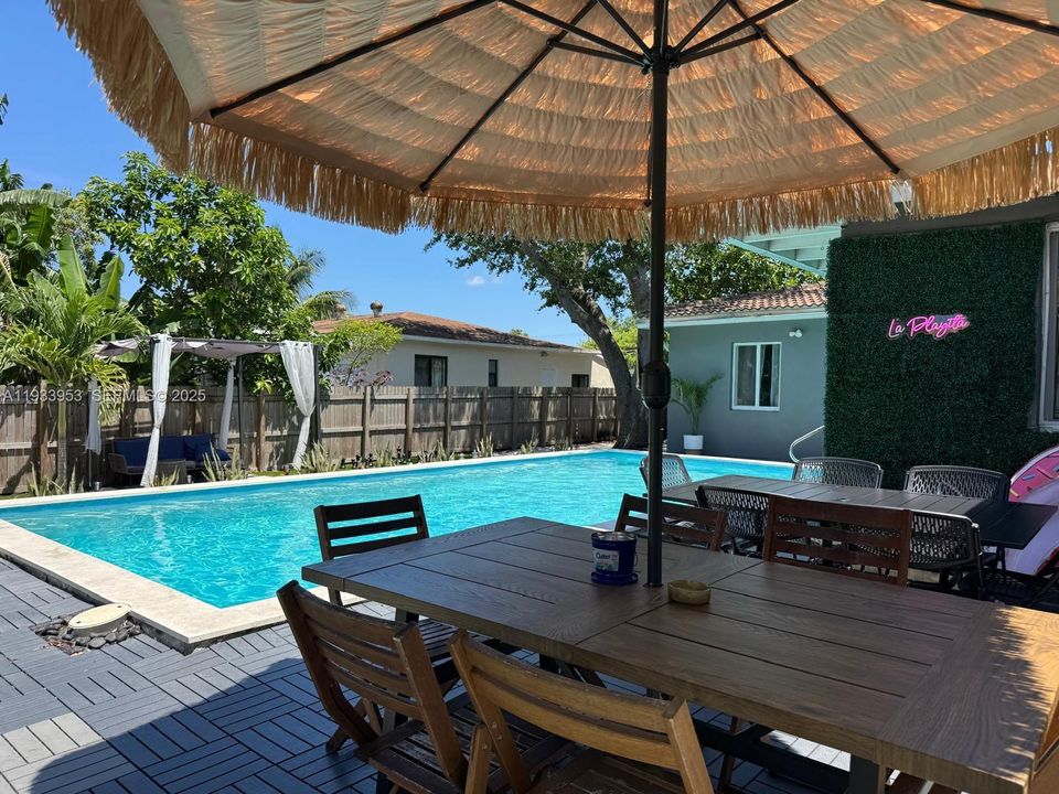 На продажу: $995,000 (3 спален, 2 ванн, 1320 Квадратных фут)