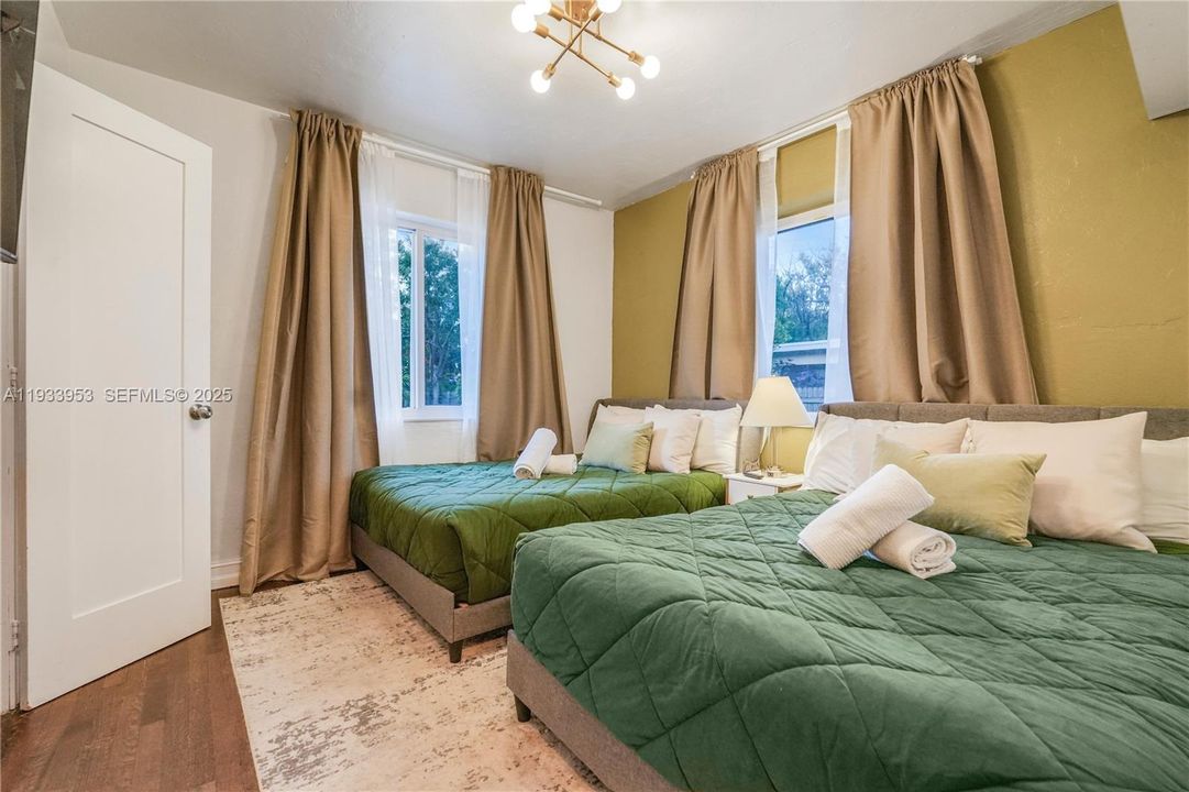 На продажу: $995,000 (3 спален, 2 ванн, 1320 Квадратных фут)