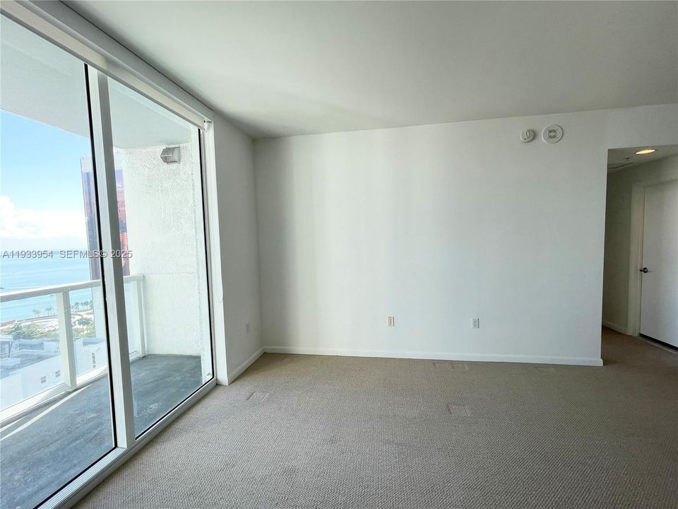 出租: $3,800 (2 贝兹, 2 浴室, 1058 平方英尺)