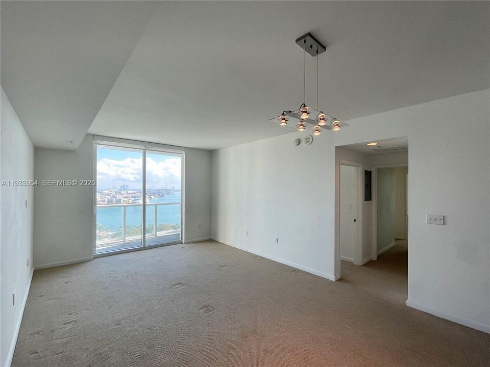 出租: $3,800 (2 贝兹, 2 浴室, 1058 平方英尺)