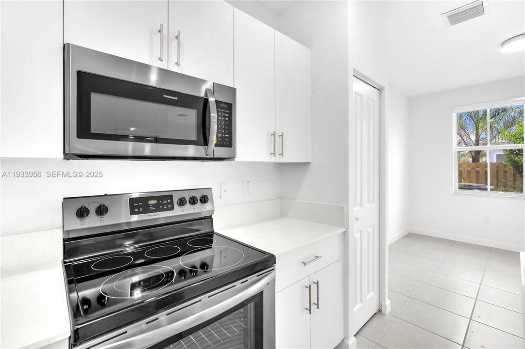 For Rent: $3,600 (3 beds, 2 baths, 1344 Square Feet)