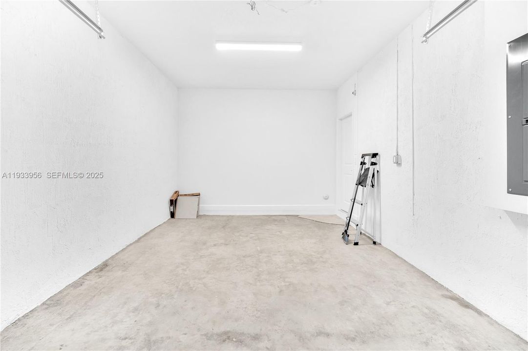 For Rent: $3,600 (3 beds, 2 baths, 1344 Square Feet)