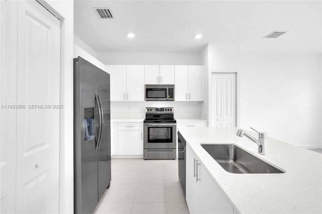 For Rent: $3,600 (3 beds, 2 baths, 1344 Square Feet)