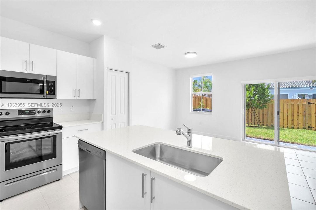 For Rent: $3,600 (3 beds, 2 baths, 1344 Square Feet)