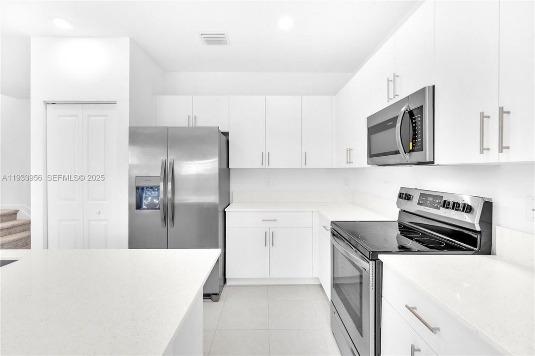 For Rent: $3,600 (3 beds, 2 baths, 1344 Square Feet)