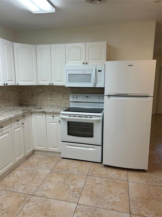 En Renta: $2,500 (2 camas, 1 baños, 2026 Pies cuadrados)