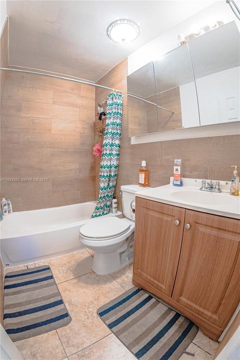 En Renta: $2,500 (2 camas, 1 baños, 2026 Pies cuadrados)