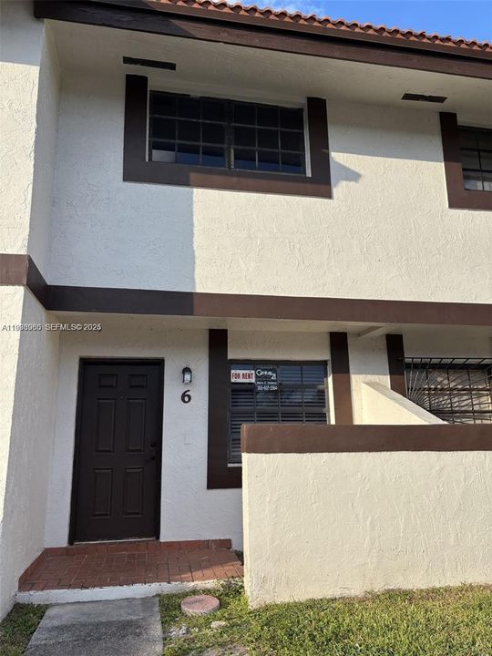 В аренду: $2,600 (2 спален, 1 ванн, 936 Квадратных фут)