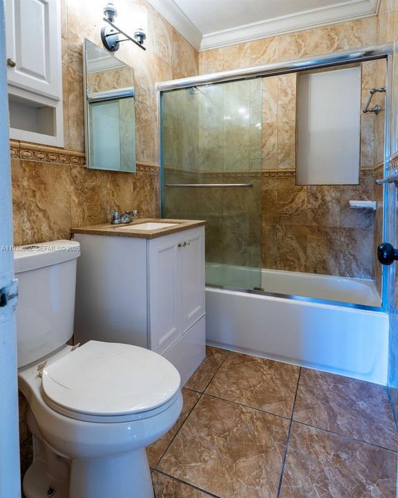 En Renta: $2,950 (3 camas, 1 baños, 1000 Pies cuadrados)