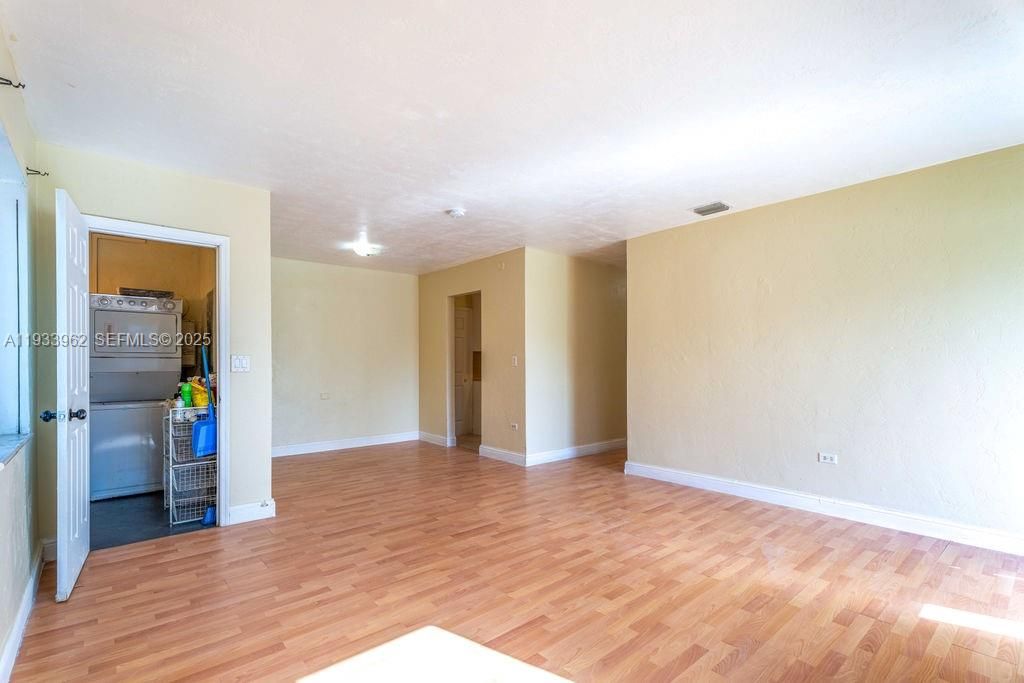 En Renta: $2,950 (3 camas, 1 baños, 1000 Pies cuadrados)