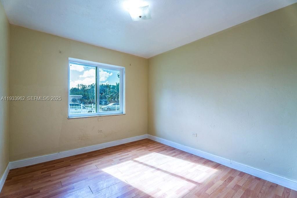 En Renta: $2,950 (3 camas, 1 baños, 1000 Pies cuadrados)