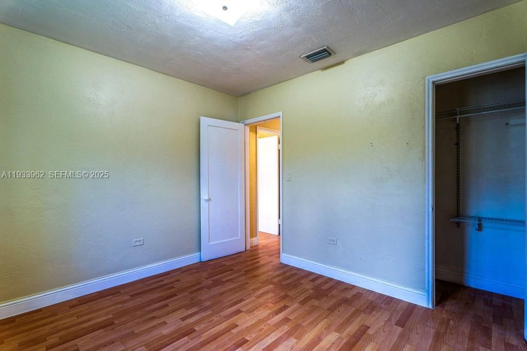 En Renta: $2,950 (3 camas, 1 baños, 1000 Pies cuadrados)