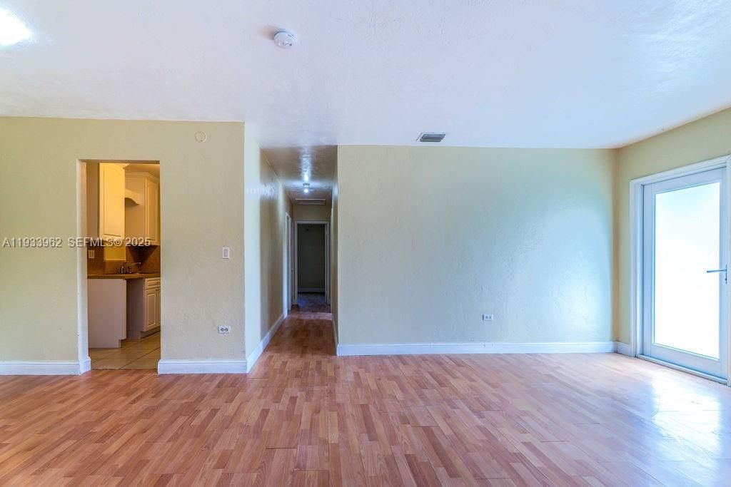 En Renta: $2,950 (3 camas, 1 baños, 1000 Pies cuadrados)