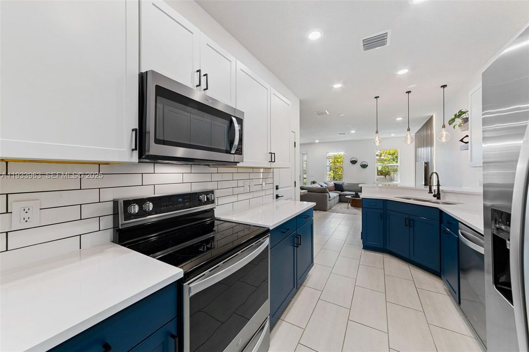 For Rent: $3,350 (3 beds, 2 baths, 1421 Square Feet)