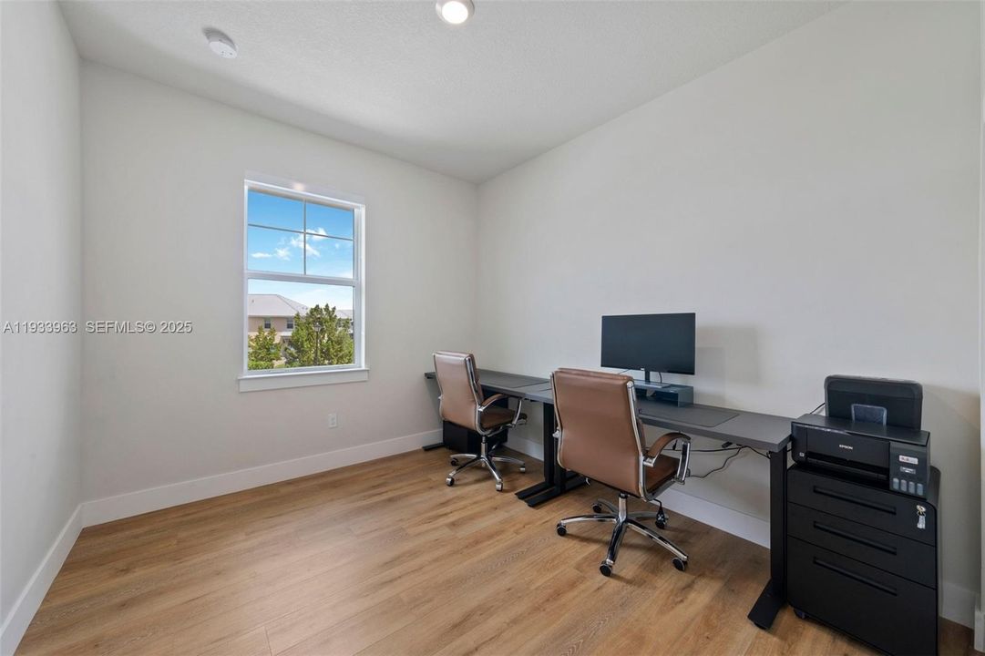 For Rent: $3,350 (3 beds, 2 baths, 1421 Square Feet)