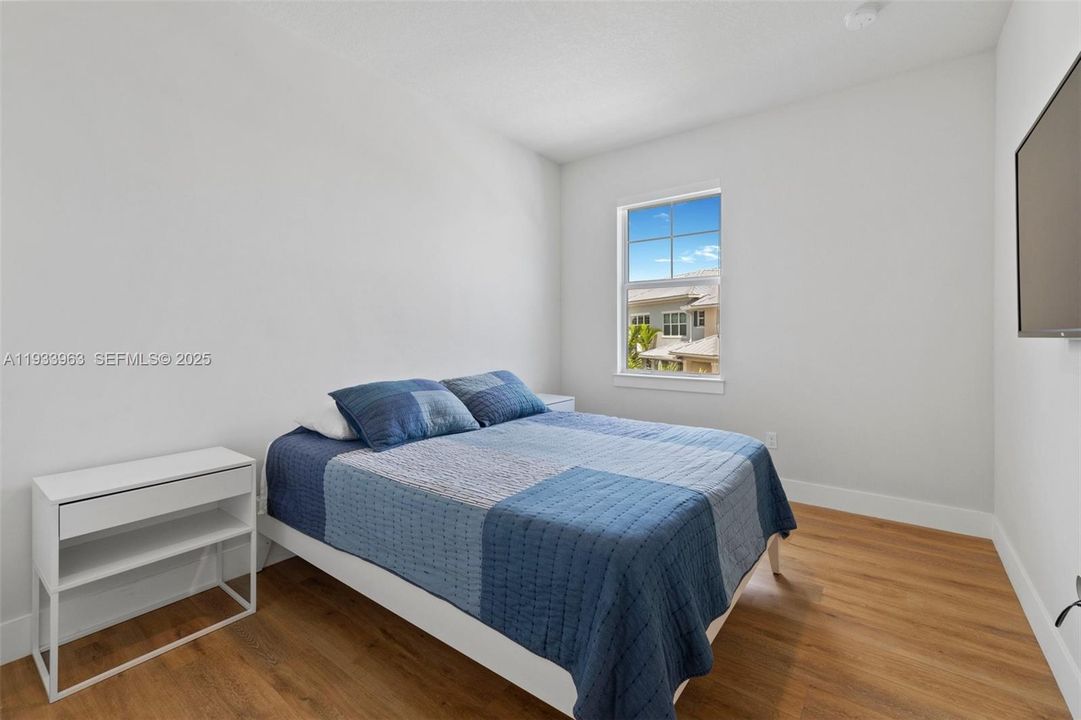 For Rent: $3,350 (3 beds, 2 baths, 1421 Square Feet)