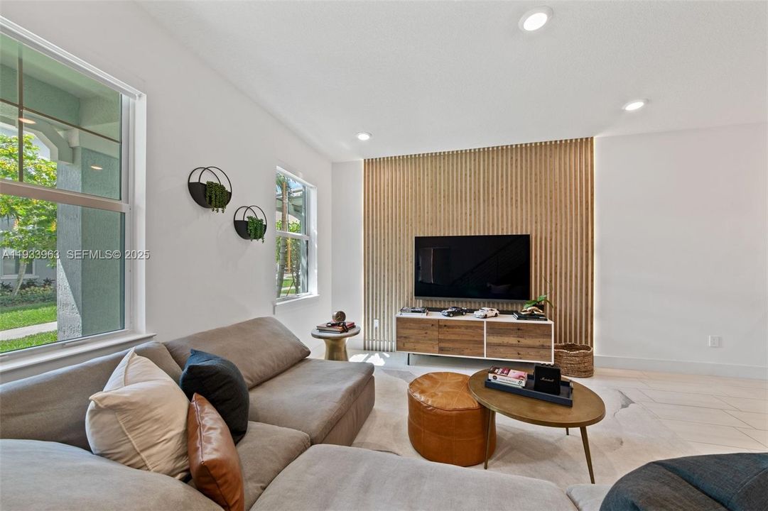 For Rent: $3,350 (3 beds, 2 baths, 1421 Square Feet)